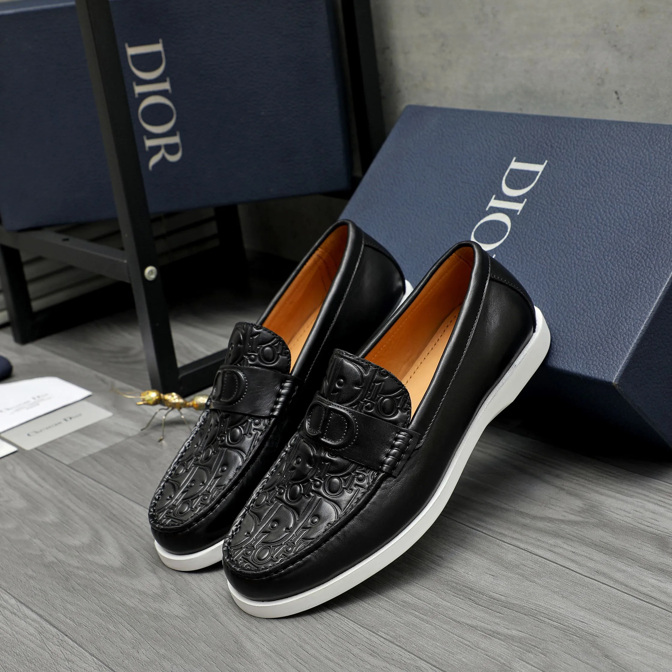 Men's shoes 💰460 Product trademark: Dior "Dior" casual slip-on leather shoes Regular size: 39-44 Product material: Selected cowhide embossed upper, cowhide lining, rubber outsole